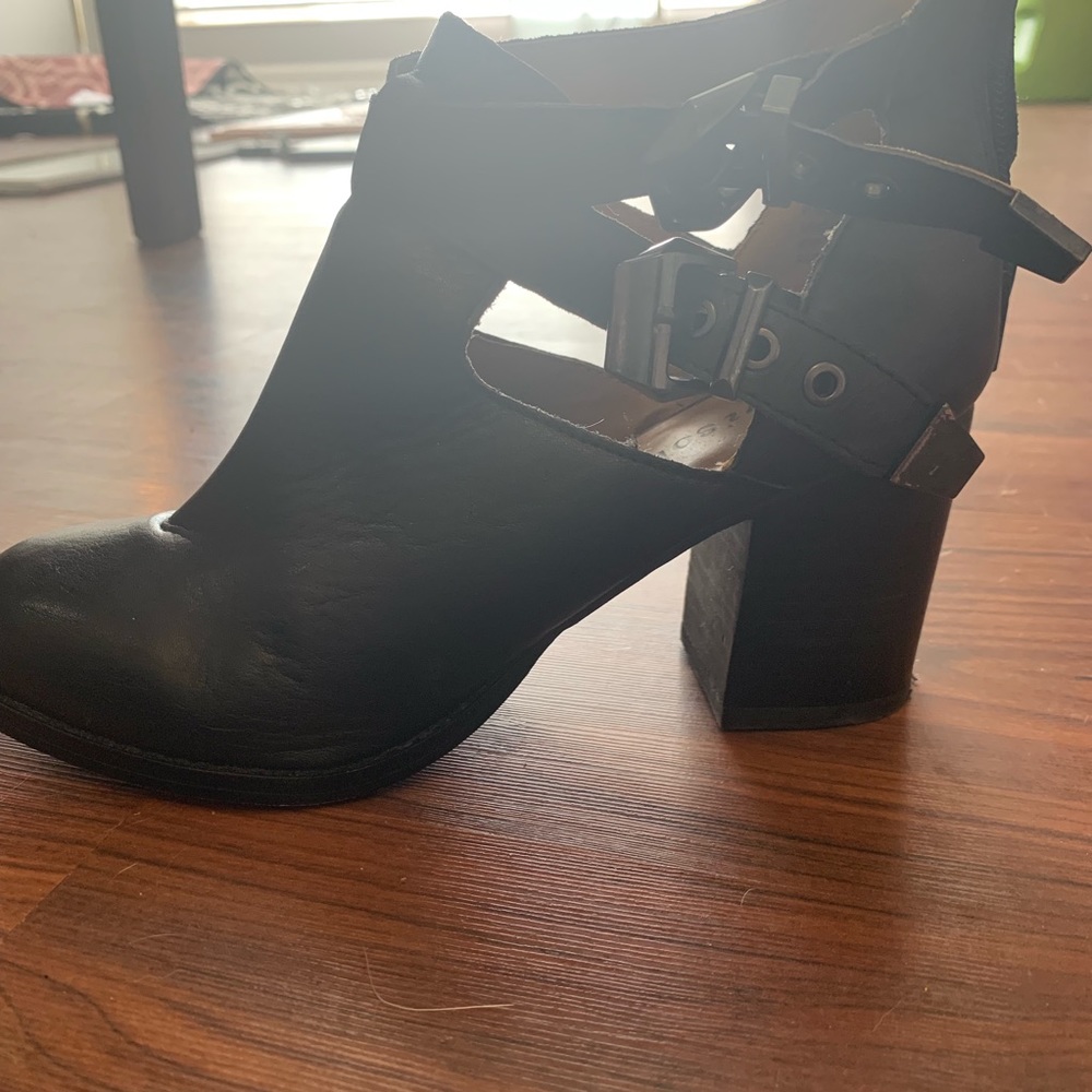 Strappy bootie